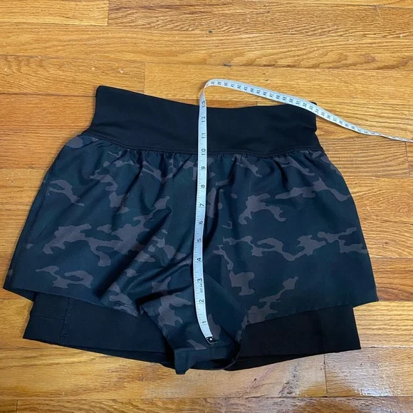 SPANX The Get Moving Short, Black Camo! Zip Pocket Excellent Condition Size S - Picture 10 of 10